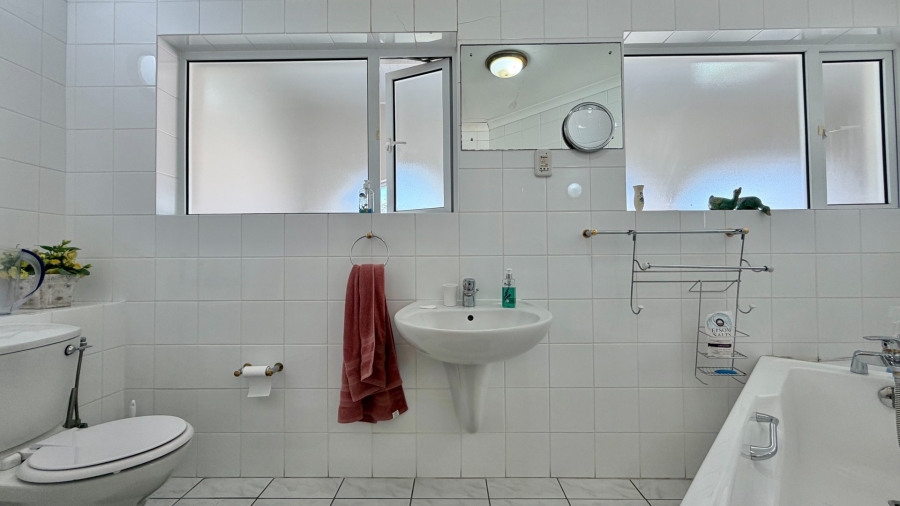 3 Bedroom Property for Sale in Harbour Island Western Cape